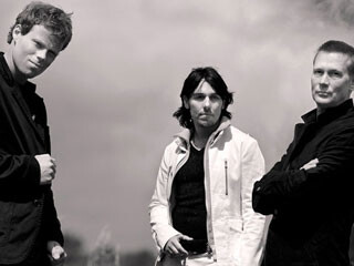 Override of the title 3JS live in het theater